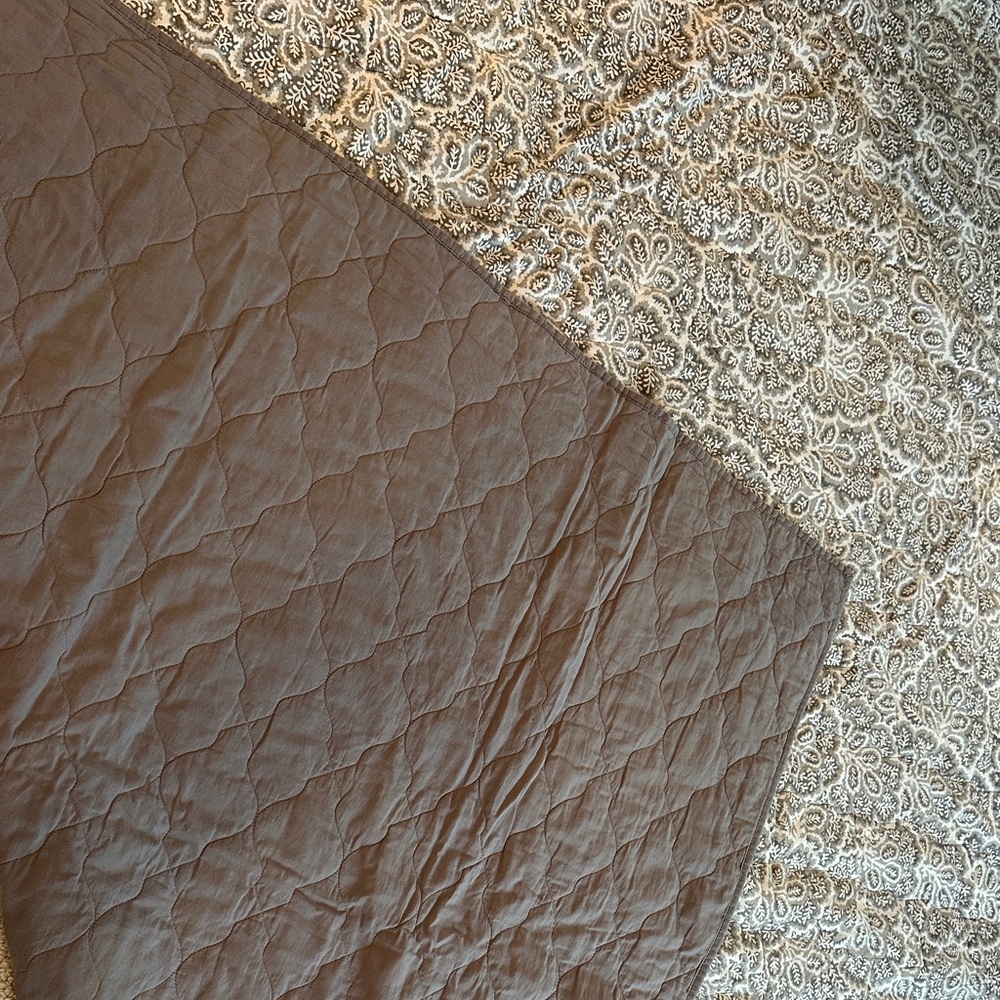 Pottery Barn Gray Floral Quilt - Picture 2 of 4